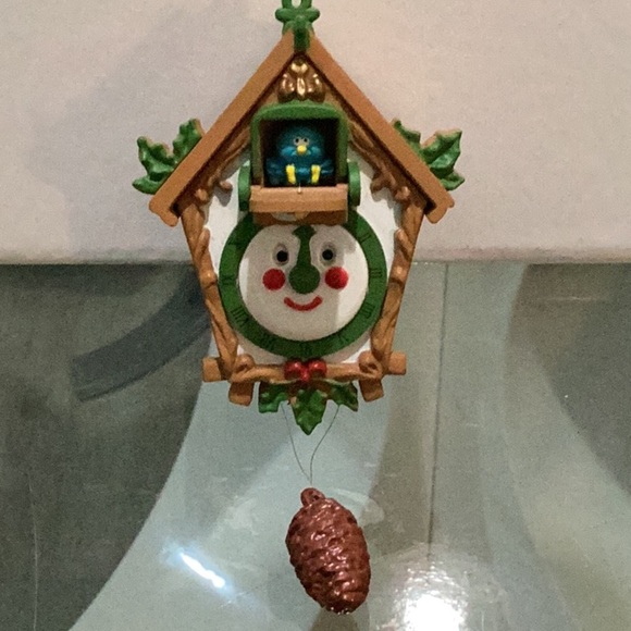 Hallmark 1988 Christmas Cuckoo clock ornament - Picture 2 of 4